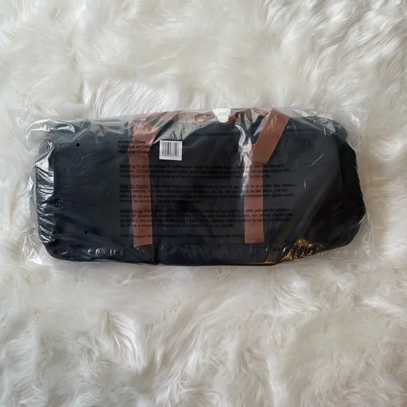 NWT - DSW Weekender - Picture 15 of 16